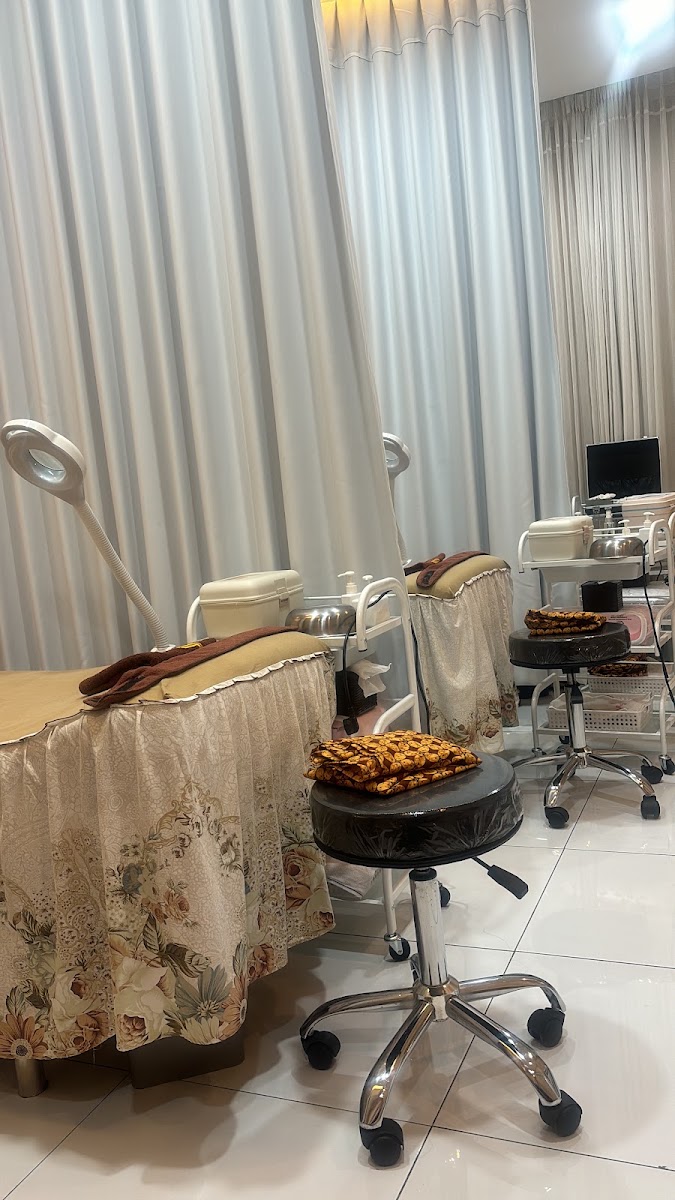 Elmoist Pasirian private treatment cabin